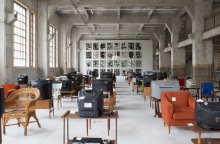 Εγκατάσταση του Kutluğ Ataman από την έκθεση Portals | Πύλη του ΝΕΟΝ στο πρώην Δημόσιο Καπνεργοστάσιο