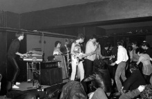 Οι Παρθενογένεσις σε συναυλία στο Paranoid αρχές δεκαετίας 1980, Αθήνα