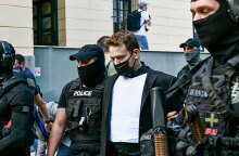 Ο 33χρονος πιλότος που σκότωσε τη σύζυγό του, Καρολάιν, στο σπίτι τους στα Γλυκά Νερά