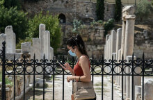 Κοπέλα με μάσκα για τον κορωνοϊό (ΦΩΤΟ ΑΡΧΕΙΟΥ)