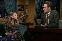 Σκάρλετ Γιόχανσον και Κόναν Ο’ Μπράιεν σε τηλεοπτικό σκετς του 1994 – Ο διάσημος παρουσιαστής κάνει αναδρομή στην πρώτη του συνάντηση με τη σταρ του Χόλιγουντ