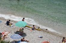 Αναζητώντας δροσιά στις παραλίες 