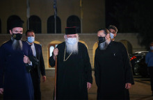 ΑΡΧΙΕΠΙΣΚΟΠΟΣ ΙΕΡΩΝΥΜΟΣ ΜΕ ΜΗΤΡΟΠΟΛΙΤΕΣ ΣΤΗ ΜΟΝΗ ΠΕΤΡΑΚΗ -  ΕΠΙΘΕΣΗ ΙΕΡΕΑ ΜΕ ΒΙΤΡΙΟΛΙ ΣΕ ΕΠΤΑ ΜΗΤΡΟΠΟΛΙΤΕΣ ΣΤΗΝ ΜΟΝΗ ΠΕΤΡΑΚΗ