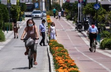 Πολίτες με μάσκα 