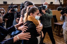 Η Βαλερί Μπακότ στο δικαστήριο©Twitter/@ajplus