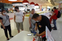 Έλεγχοι για πιστοποιητικό εμβολιασμού πριν μπουν πελάτες σε μπαρ, καφέ, εστιατόρια στη Μόσχα