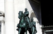 Άγαλμα του έφιππου Θίοντορ Ρούσβελτ © EPA/Peter Foley