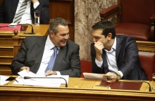 Πάνος Καμμένος - Αλέξης Τσίπρας στα έδρανα της Βουλής, 2016