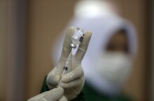 Ενβόλιο Covid-19 © EPA/HOTLI SIMANJUNTAK