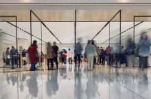 Aεροδρόμιο με πολύ κόσμο © Unsplash@encourline