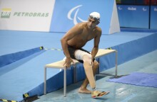 Ο Ιμπραήμ Αλ- Χουσεΐν λίγο πριν μπει στην πισίνα © ΑΠΕ/UNHCR/Benjamin Loyseau