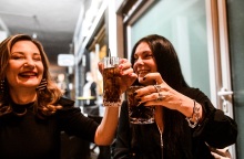 Έξοδος για ποτό μετά το lockdown - Τι αλλάζει πλέον στη διασκέδαση