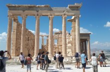 Τουρίστες στην Ακρόπολη © Pexels/dirk bijstra