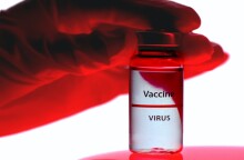 Φιάλη με εμβόλιο © Pexels/Artem