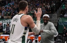 Νίκη για τους Μπακς επί των Χοκς