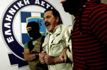 Ο Χρήστος Παππάς κατά τη σύλληψή του © Eurokinissi/ /ΓΕΩΡΓΙΑ ΠΑΝΑΓΟΠΟΥΛΟΥ