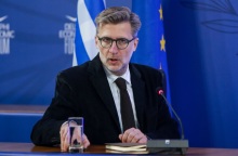 Ο υφυπουργός παρά τω πρωθυπουργώ Άκης Σκέρτσος, απαντά στις δηλώσεις πολιτικών αντιπάλων της κυβέρνησης ότι διχάζει την κοινωνία με την τελευταία δέσμη μέτρων.