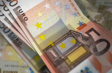 Χαρτονομίσματα ευρώ (ΦΩΤΟ ΑΡΧΕΙΟΥ) - Δήλωση για την αποζημίωση ειδικού σκοπού για τους μήνες Μάρτιο, Απρίλιο και Μάιο 2021 μπορούν να κάνουν από την Τρίτη (6/7) οι ξεναγοί