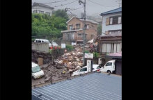 Φονικές κατολισθήσεις στην Ιαπωνία - Το «ποτάμι» χώματος και λάσπης παρασύρει τα πάντα στο πέρασμά του στην παραθαλάσσια πόλη Ατάμι