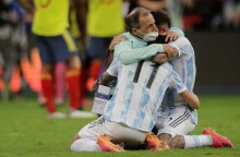 Παίκτες της εθνικής Αργεντινής πανηγυρίζουν την πρόκρισή τους στον τελικό του Κόπα Αμέρικα