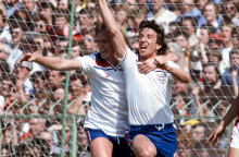 O Πολ Μάρινερ (Paul Mariner) πανηγυρίζει γκολ με την Εθνική Αγγλίας (ΦΩΤΟ ΑΡΧΕΙΟΥ)
