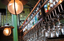 Μπαρ (ΦΩΤΟ ΑΡΧΕΙΟΥ) - Μόνο εμβολιασμένοι στους κλειστούς χώρους σε κέντρα διασκέδασης και εστίαση, όπως ανακοίνωσε ο πρωθυπουργός Κυριάκος Μητσοτάκης