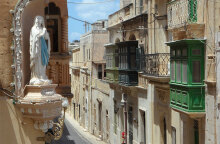 Σπίτια στη Μάλτα (ΦΩΤΟ ΑΡΧΕΙΟΥ) - Η κυβέρνηση «σφραγίζει» τα σύνορα για όσους δεν έχουν κάνει το εμβόλιο για τον κορωνοϊό