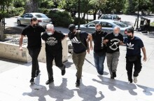 Ηλιούπολη: Ο αστυνομικός, ο οποίος κρατούσε και εξέδιδε την 19χρονη, σύμφωνα με την καταγγελία της