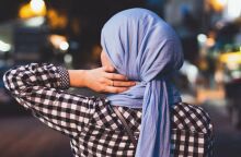 Κορίτσι με μαντίλα