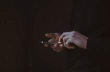 Κινητό τηλέφωνο (ΦΩΤΟ ΑΡΧΕΙΟΥ) - Για πορνογραφία ανηλίκων συνελήφθη μαθητής στη Μύκονο