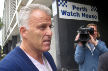 Ο Πίτερ Ντε Βρις (Peter de Vries), Ολλανδός δημοσιογράφος - Άφησε την τελευταία του πνοή στο νοσοκομείο μετά τη δολοφονική επίθεση σε δρόμο του Άμστερνταμ