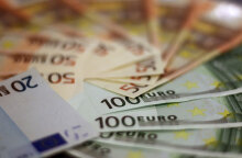 Χαρτονομίσματα ευρώ (ΦΩΤΟ ΑΡΧΕΙΟΥ) - Στην έκθεσή του το ΔΝΤ προβλέπει ανάπτυξη 3,3% εφέτος για την ελληνική οικονομία