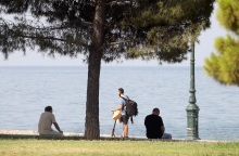 Πολίτες στην παραλία της Θεσσαλονίκης