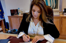 Άντζελα Γκερέκου (ΦΩΤΟ ΑΡΧΕΙΟΥ) - Η σύζυγος του Τόλη Βοσκόπουλου έκανε την πρώτη ανάρτησή της στο Facebook  μετά τον θάνατο του διάσημου τραγουδιστή