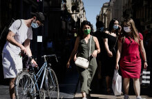 Πολίτες με μάσκα για τον κορωνοϊό (ΦΩΤΟ ΑΡΧΕΙΟΥ) - Τέλος η υποχρεωτική χρήση της στη Γαλλία για όσους έχουν υγειονομικό πιστοποιητικό