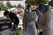 Υγειονομικοί ετοιμάζουν rapid test για κορωνοϊό σε πολίτες (ΦΩΤΟ ΑΡΧΕΙΟΥ) - Ο ΕΟΔΥ ανακοίνωσε τα σημεία που διενεργούνται δωρεάν την Τετάρτη 21 Ιουλίου 2021