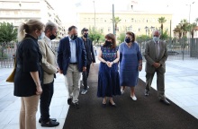 Την Πρόεδρο της Δημοκρατίας, κ. Κατερίνα Σακελλαροπούλου, υποδέχεται στο Μέγαρο η Υπουργός Πολιτισμού και Αθλητισμού κ. Λίνα Μενδώνη, μαζί με τον πρόεδρο του Μεγάρου Μουσικής Αθηνών, κ. Νικόλαο Πιμπλή