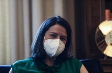 Η Νίκη Κεραμέως με μάσκα προστασίας