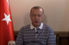 Το βίντεο με τον ταλαιπωρημένο Ερντογάν πυροδοτεί νέες φήμες για την κατάσταση της υγείας του Τούρκου προέδρου