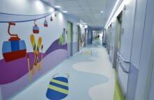 Ο ανακαινισμένος από τον ΟΠΑΠ όροφος του νοσοκομείου παίδων "ΑΓΙΑ ΣΟΦΙΑ" που συνδέεται με το νοσοκομείο παίδων © EUROKONISSI / ΤΑΤΙΑΝΑ ΜΠΟΛΑΡΗ
