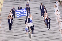 Η ελληνική αποστολή κατά την είσοδό της στην τελετή έναρξης στους Ολυμπιακούς Αγώνες του Τόκιο