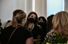 Η Άντζελα Γκερέκου στην κηδεία του Τόλη Βοσκόπουλου