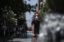Άνδρας με μάσκα στο κέντρο της Αθήνας (ΦΩΤΟ ΑΡΧΕΙΟΥ) - Ο ΕΟΔΥ ανακοίνωσε σήμερα Κυριακή 25 Ιουλίου 2021 τα νέα κρούσματα κορωνοϊού στην Ελλάδα το τελευταίο 24ωρο
