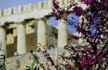 Λουλούδια με φόντο την Ακρόπολη (ΦΩΤΟ ΑΡΧΕΙΟΥ) - Καλός ο καιρός σήμερα Κυριακή 25 Ιουλίου 2021, σύμφωνα με την πρόγνωση της ΕΜΥ