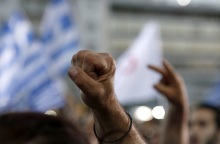 Γροθιά σε διαδήλωση