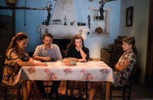 Στιγμιότυπο από τα γυρίσματα του τρίτου κύκλου της σειράς «Άγριες Μέλισσες»