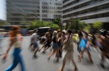 Πολίτες στο κέντρο της Αθήνας © EUROKINISSI 