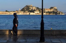 Το παλαιό φρούριο της Κέρκυρας όπως φαίνεται από την περιοχή Γαρίτσα © ΑΠΕ / ΓΙΑΝΝΗΣ ΔΗΜΗΤΡΑΣ