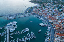 Λιμάνι Αίγινας από ψηλά 