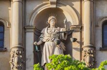 Άγαλμα της Θέμιδας, θεάς της Δικαιοσύνης